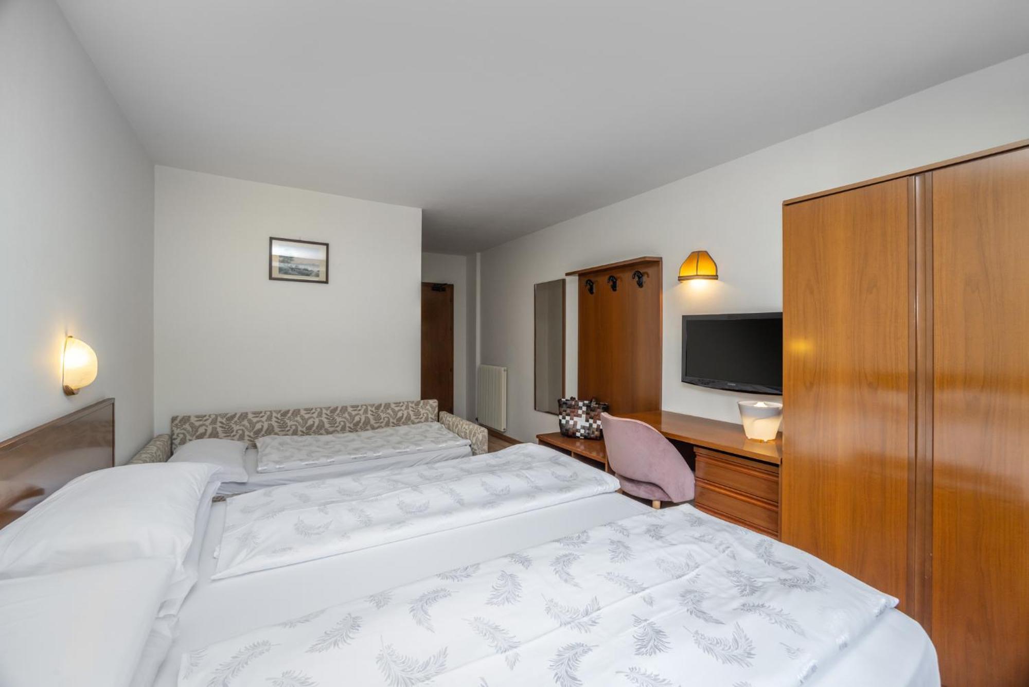Ariston Garden & 3*