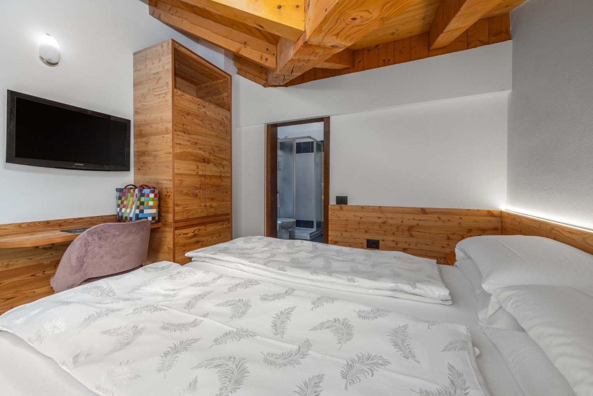 Ariston Garden & Hotel 3*