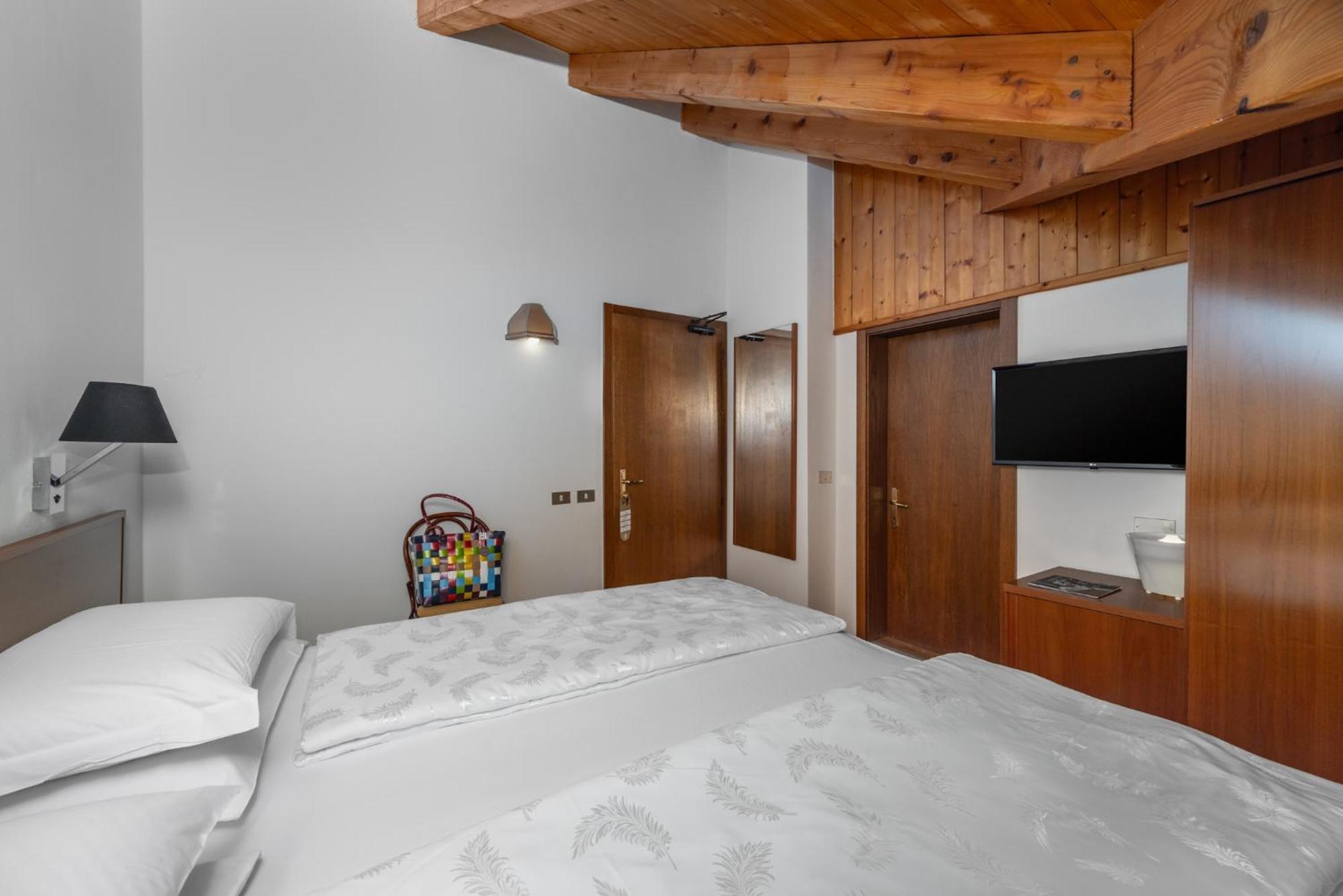 Ariston Garden & Hotel 3*