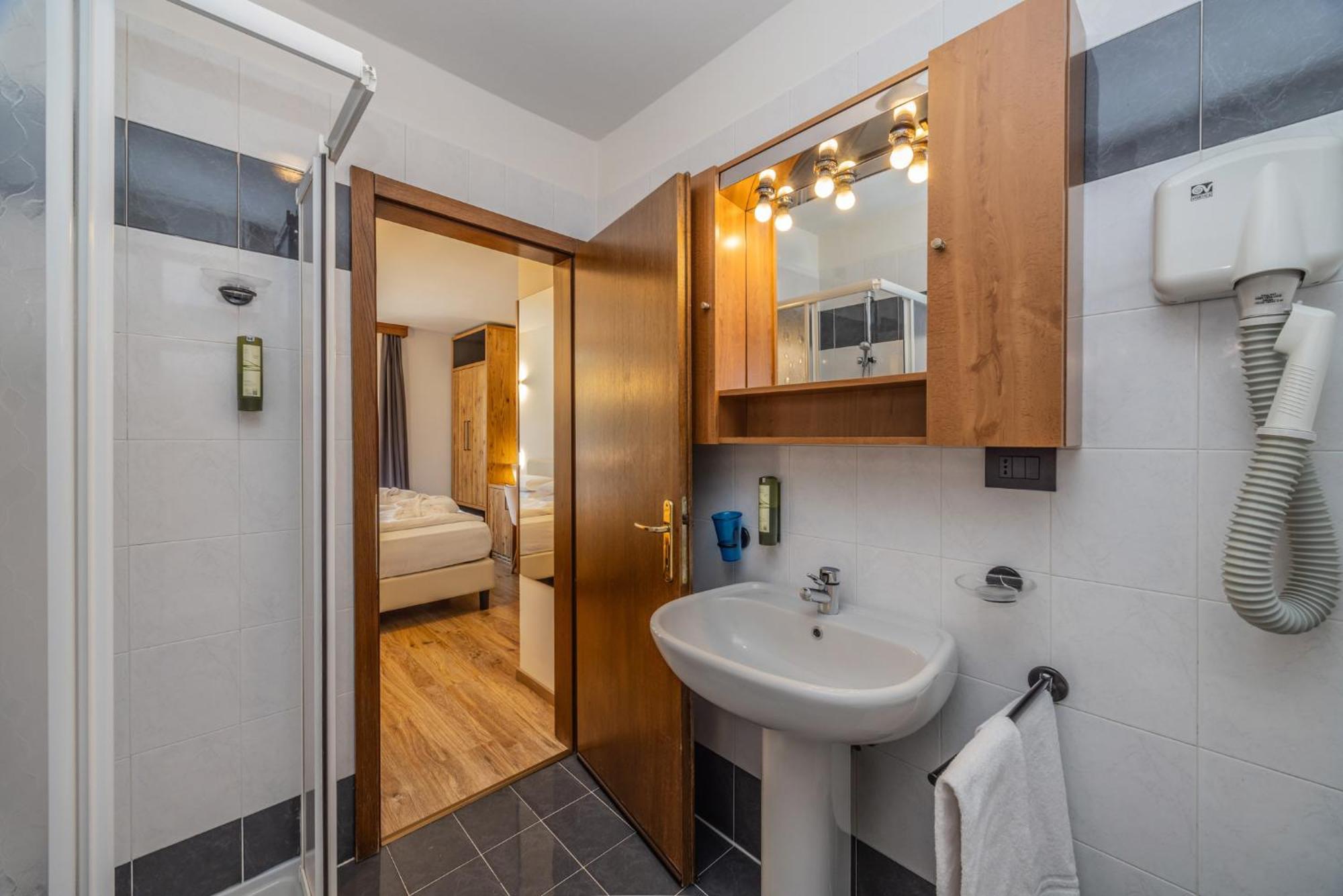 Ariston Garden & Hotel